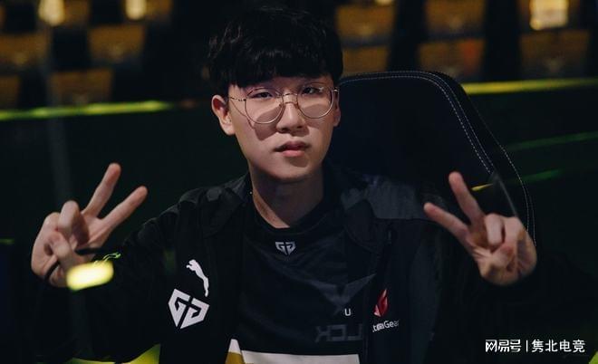 奔跑吧少年！克拉玛依这场羽毛球赛超“燃”.