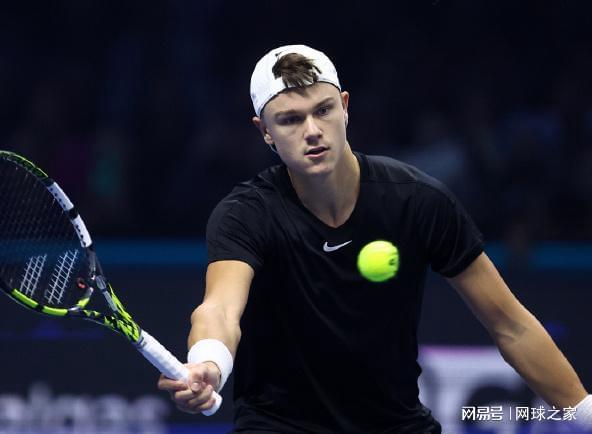 没1分领先陈雨菲0-2被安洗莹打崩无缘日本公