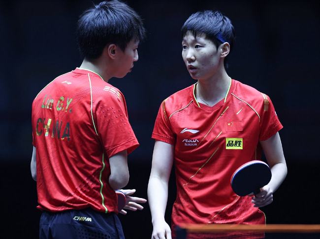 官方：斯图加特和主帅小赫内斯续约至2028年.